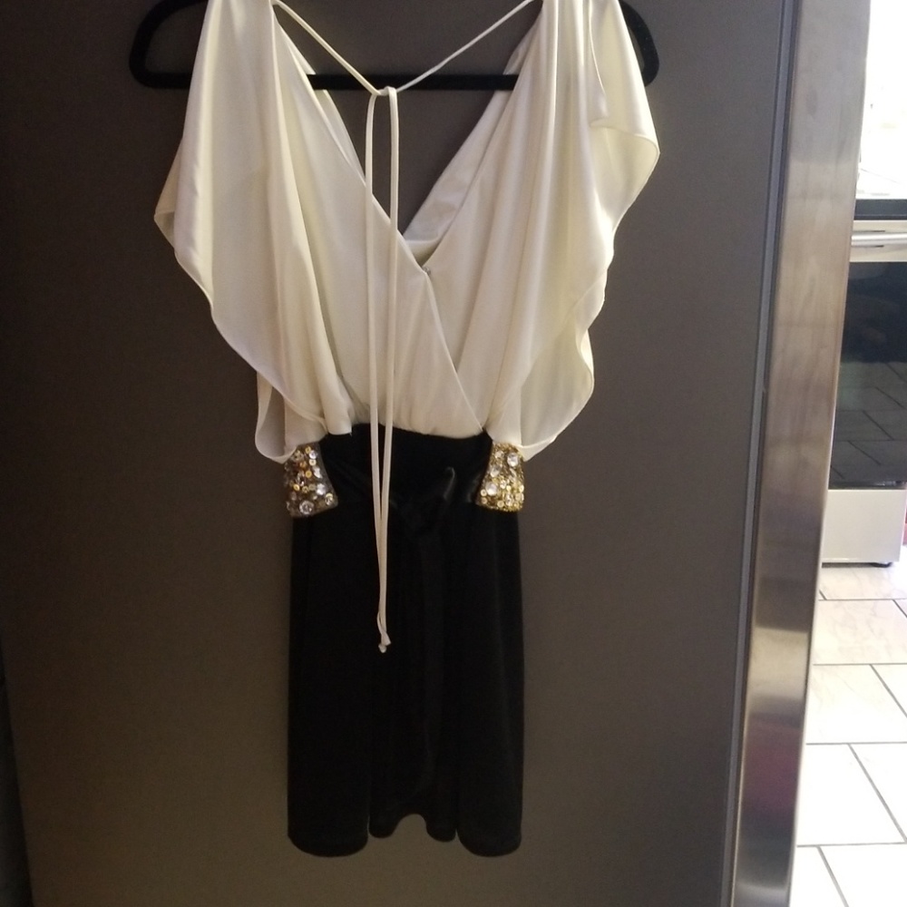 Black and white dress - Picture 2 of 3